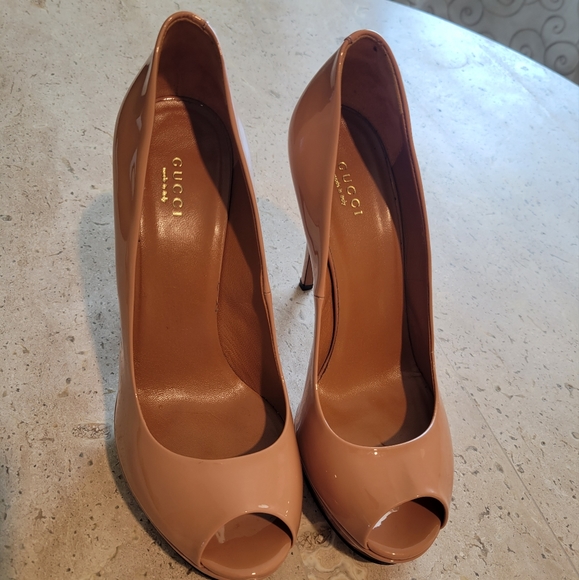 GUCCI Betty Platform Pump - Picture 5 of 13